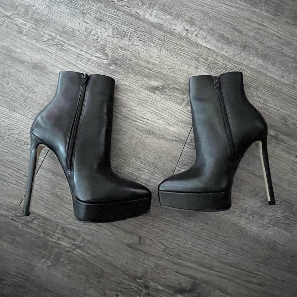 BLACK LEATHER BOOTS STEVE MADDEN 7.5